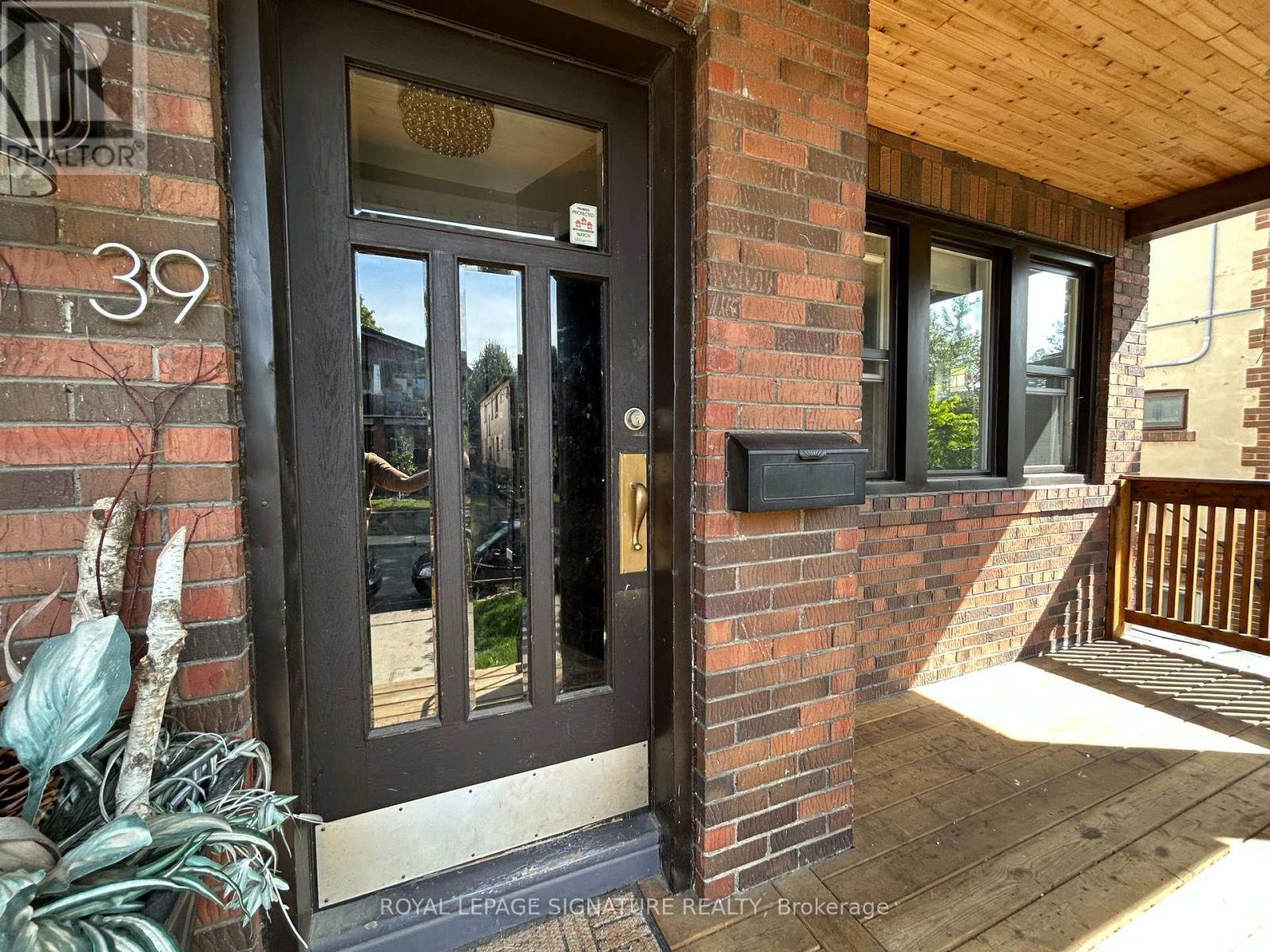 Main - 39 Scarboro Beach Boulevard, Toronto, Ontario  M4E 2W9 - Photo 4 - E12660024