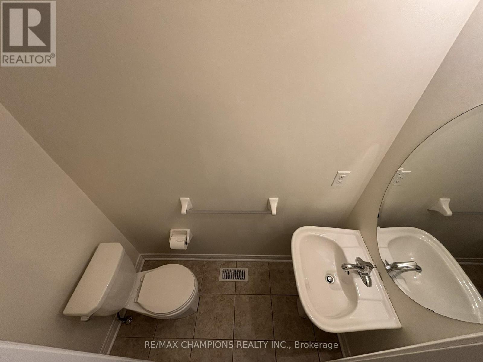 64 Pennycross Crescent, Brampton, Ontario  L7A 4M1 - Photo 12 - W12504852