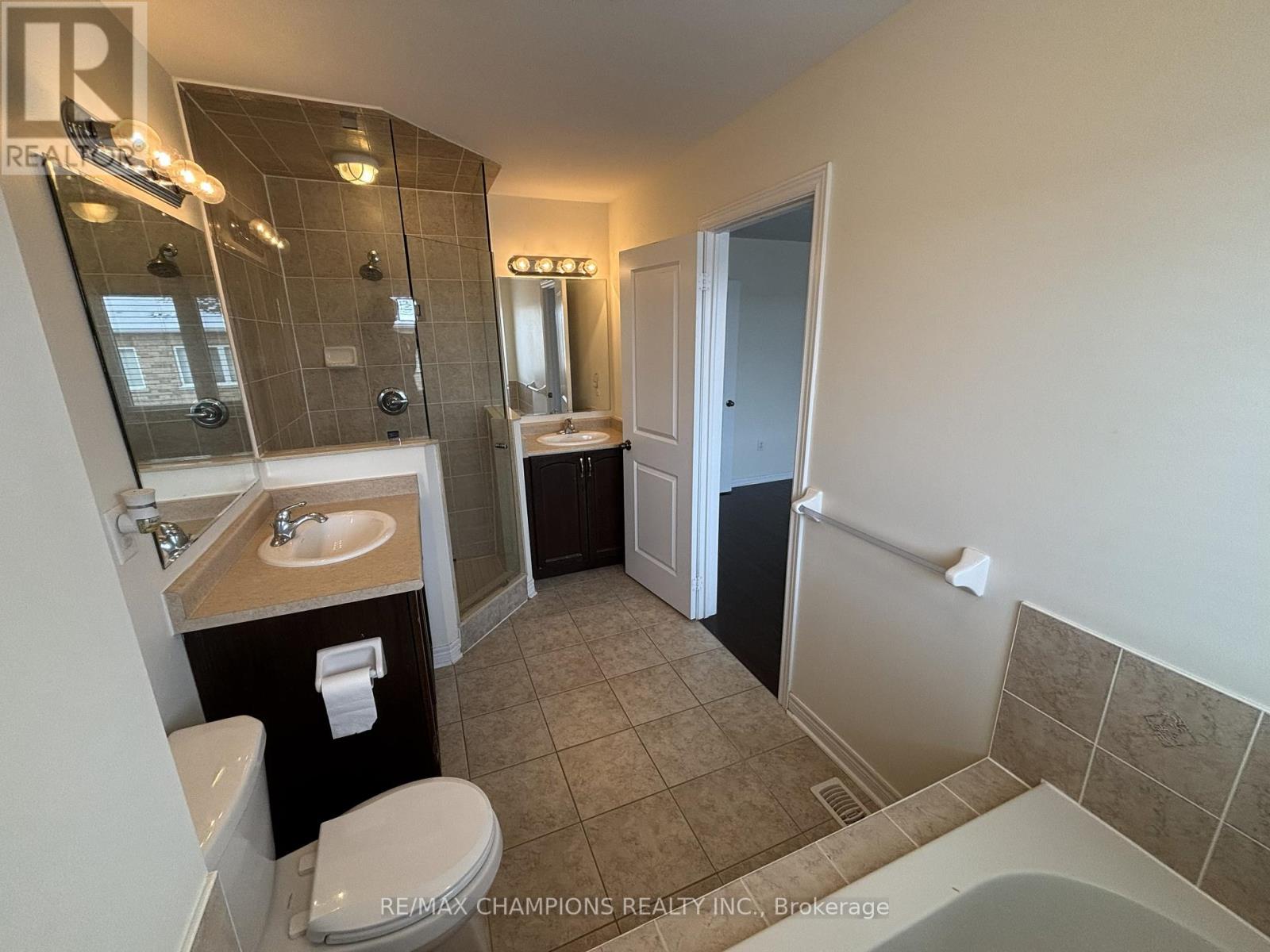 64 Pennycross Crescent, Brampton, Ontario  L7A 4M1 - Photo 17 - W12504852