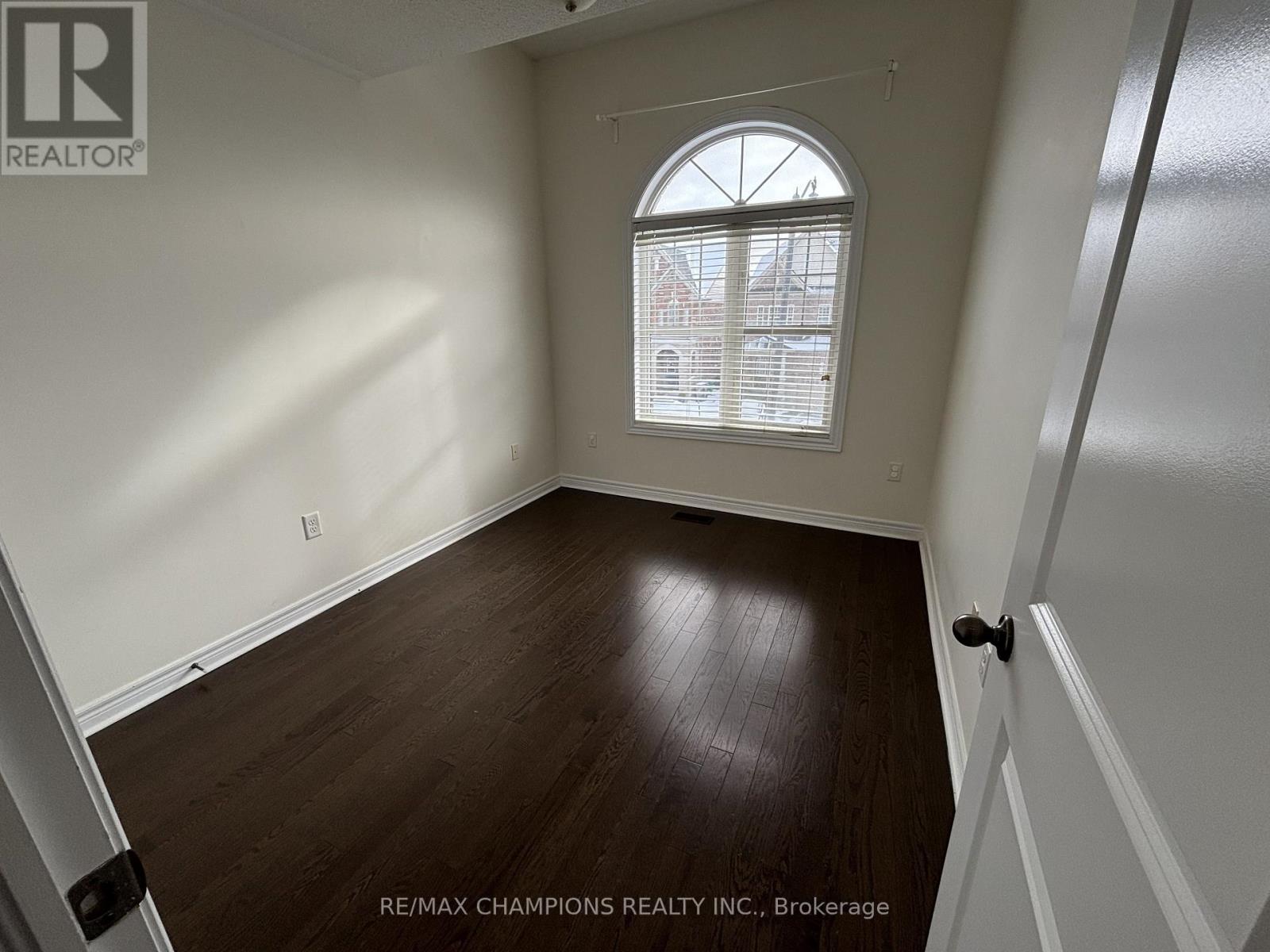 64 Pennycross Crescent, Brampton, Ontario  L7A 4M1 - Photo 16 - W12504852