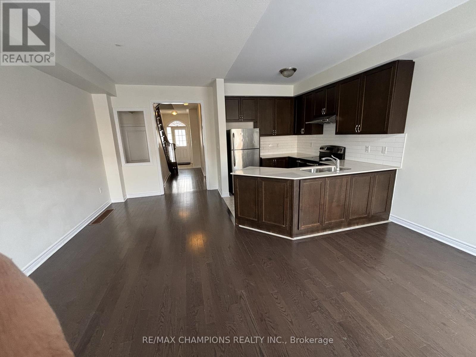 64 Pennycross Crescent, Brampton, Ontario  L7A 4M1 - Photo 5 - W12504852