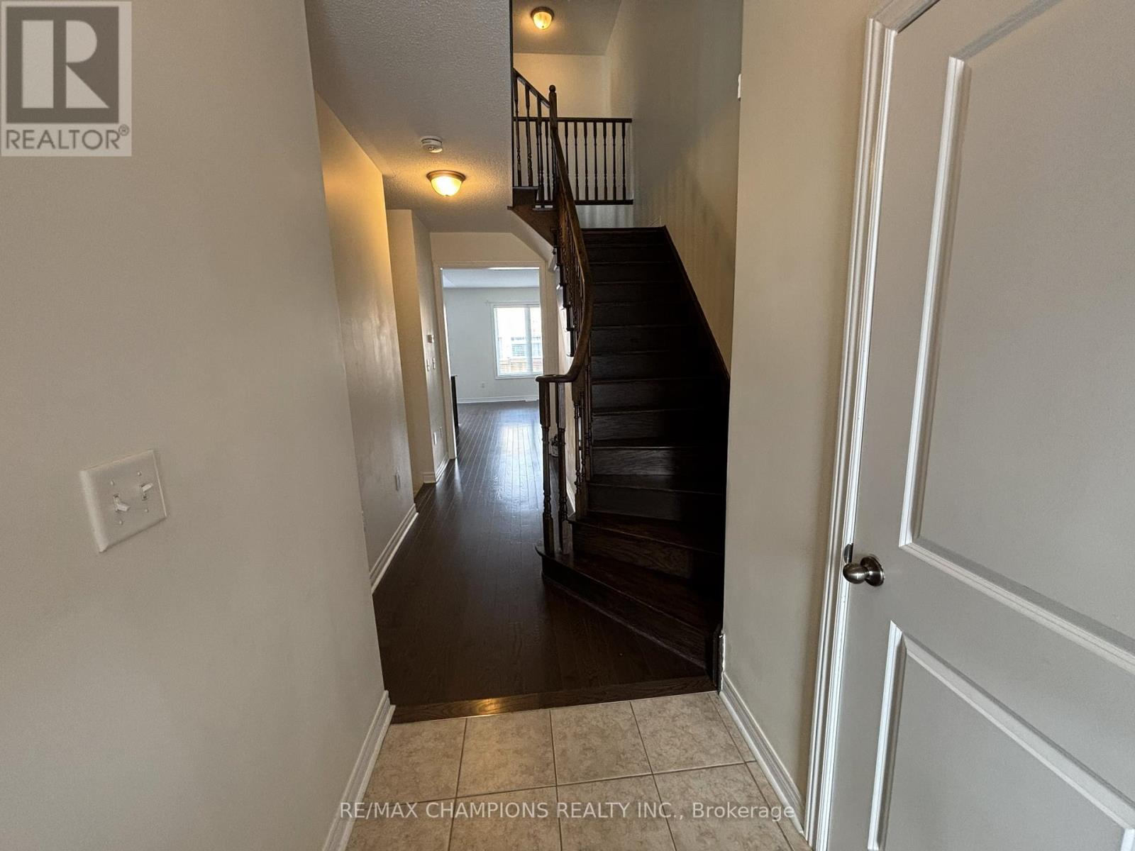 64 Pennycross Crescent, Brampton, Ontario  L7A 4M1 - Photo 9 - W12504852