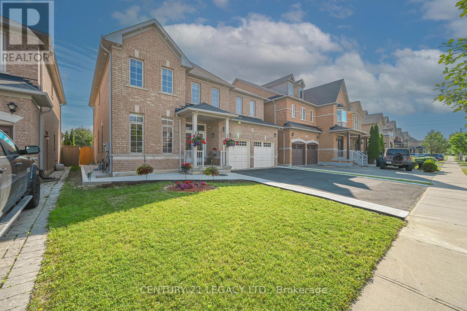 58 Gamson Crescent, Brampton, Ontario  L6R 0V6 - Photo 2 - W12660020