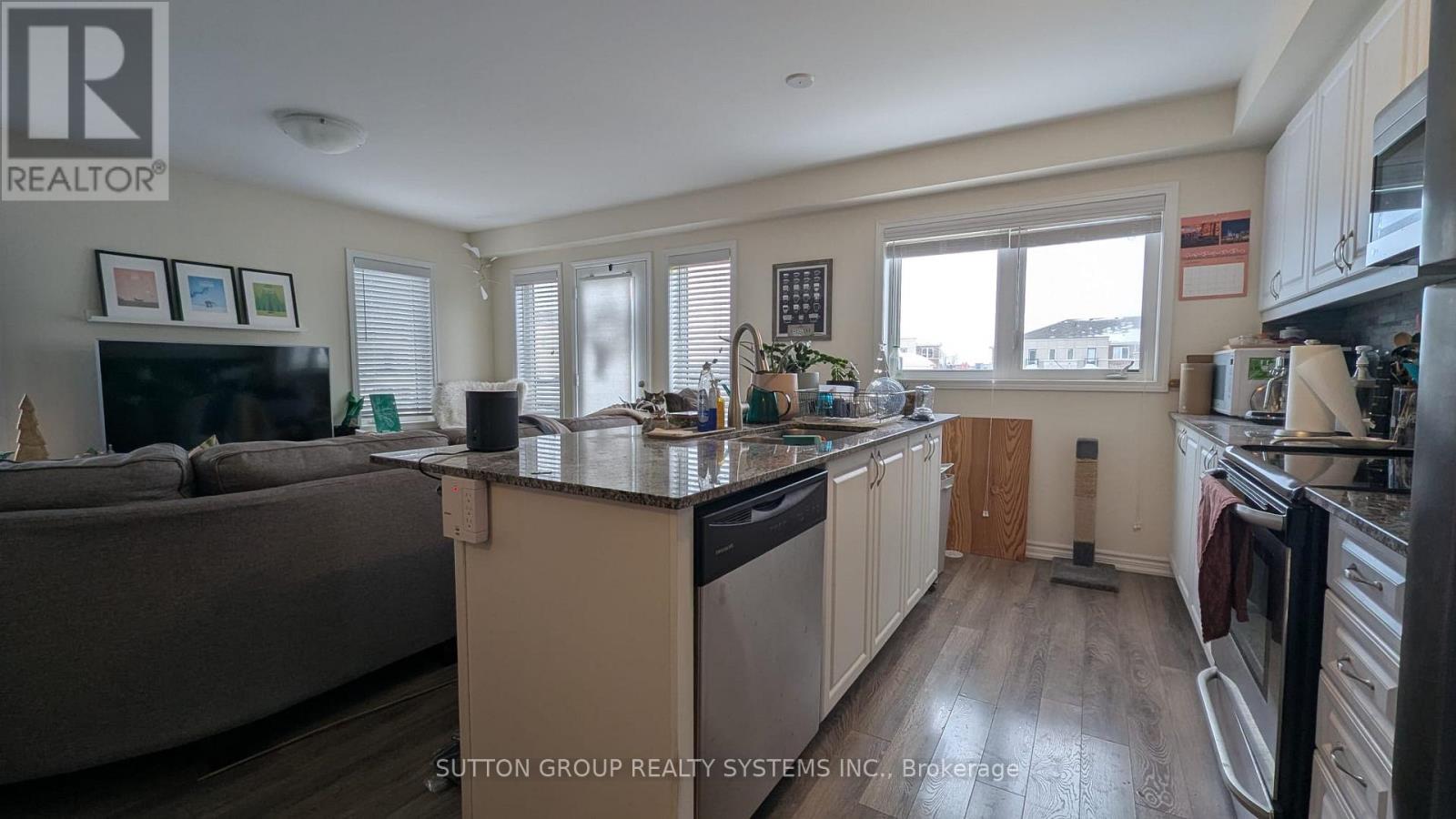 917 Apple Hill Lane, Kitchener, Ontario  N2R 0L7 - Photo 4 - X12660022