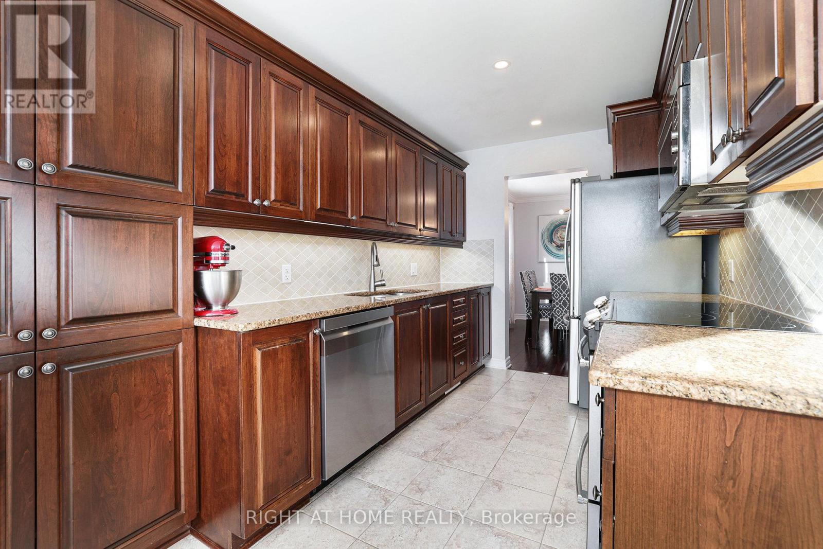 366 Forestbrook Street, Ottawa, Ontario  K2K 0B7 - Photo 10 - X12660040