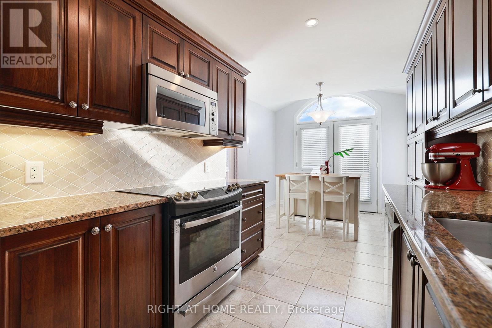 366 Forestbrook Street, Ottawa, Ontario  K2K 0B7 - Photo 11 - X12660040