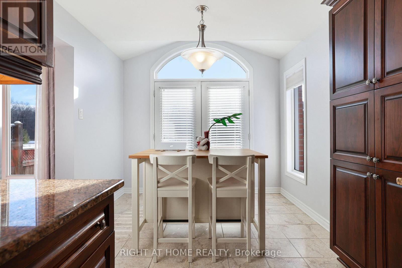 366 Forestbrook Street, Ottawa, Ontario  K2K 0B7 - Photo 12 - X12660040