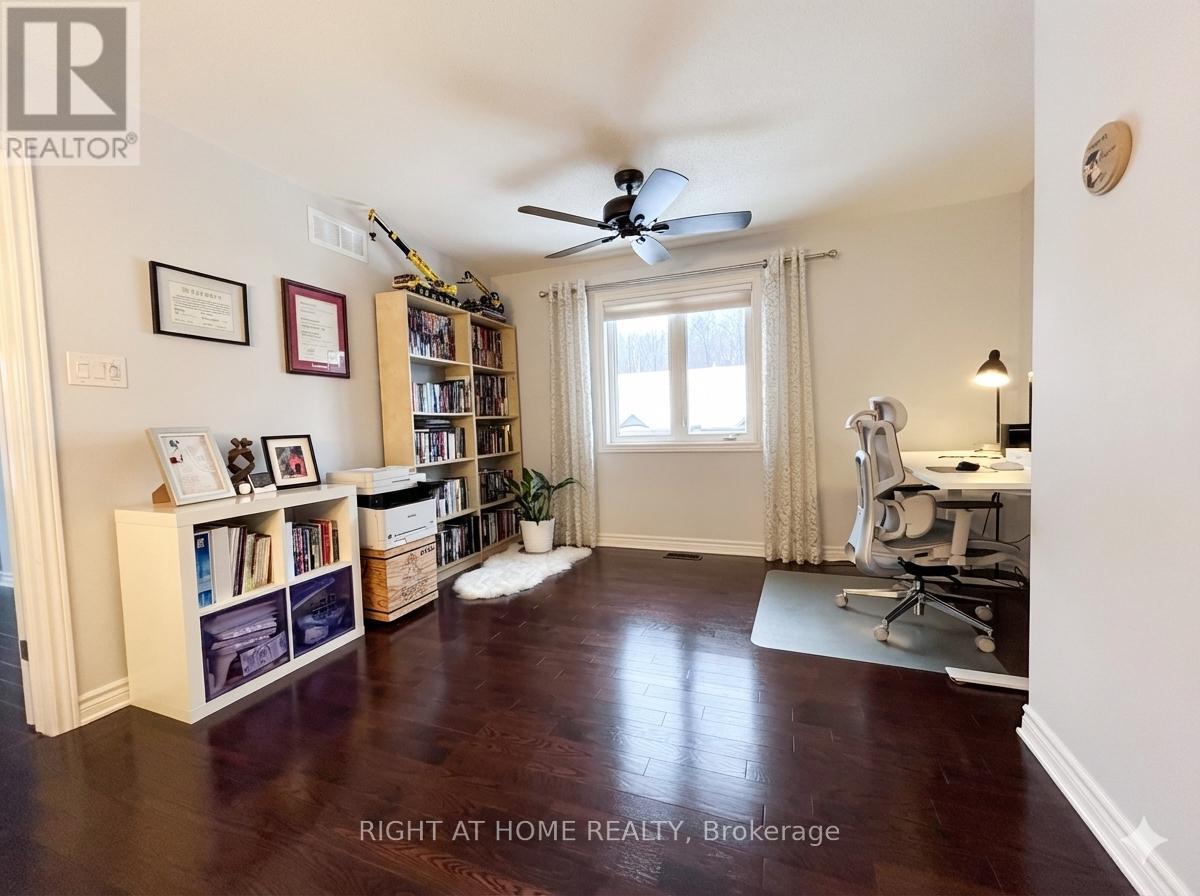 366 Forestbrook Street, Ottawa, Ontario  K2K 0B7 - Photo 14 - X12660040