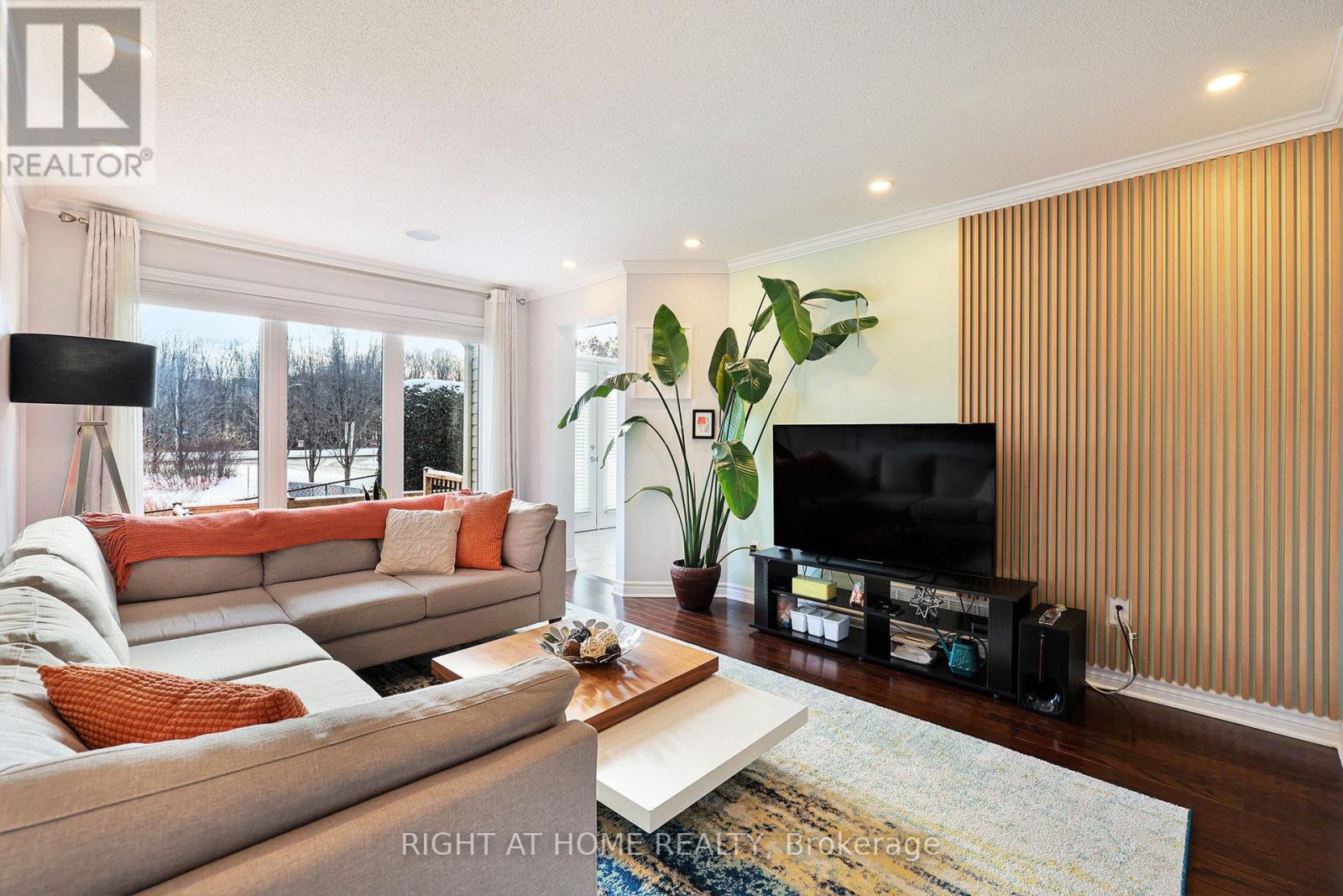 366 Forestbrook Street, Ottawa, Ontario  K2K 0B7 - Photo 7 - X12660040