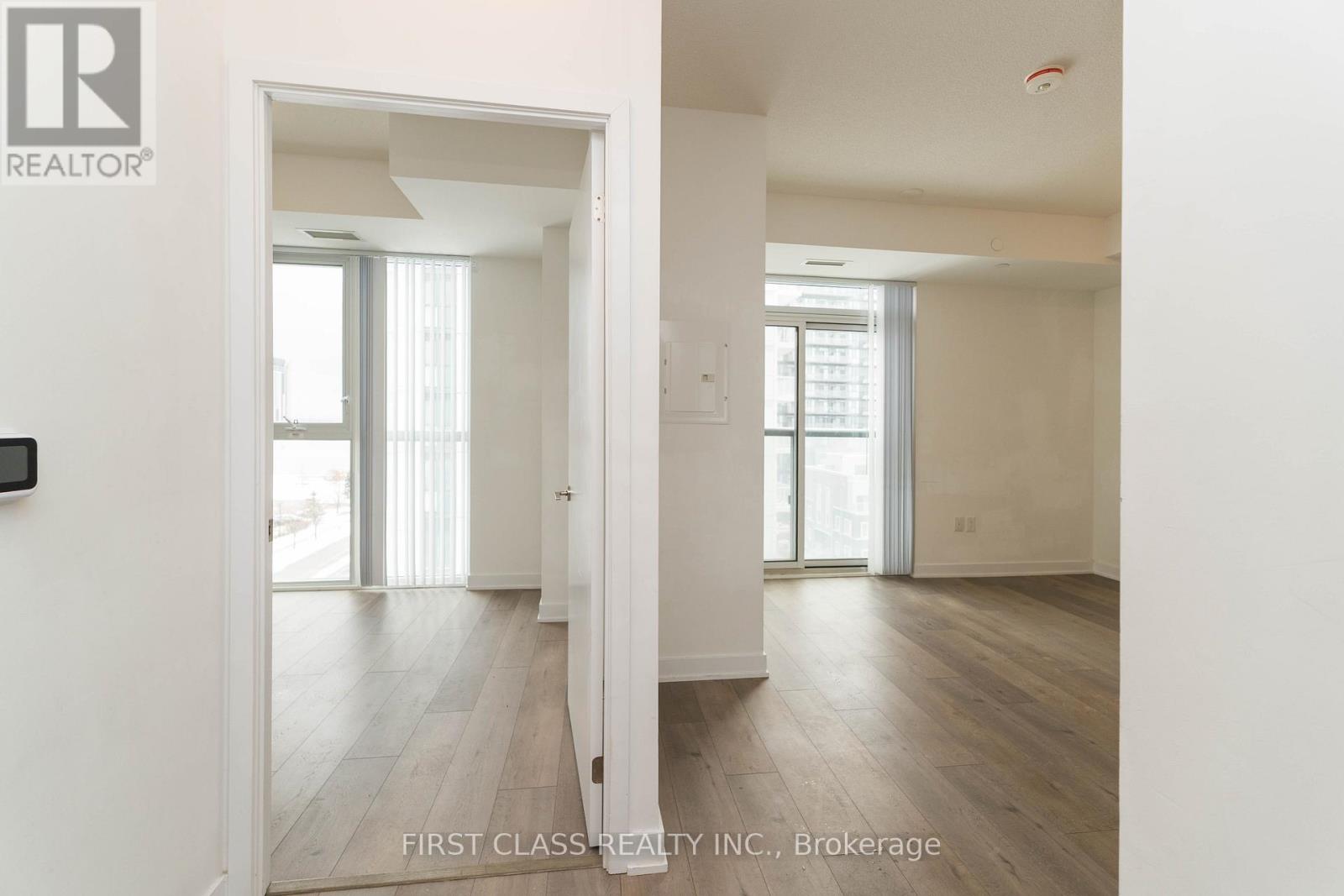 603 - 10 Honeycrisp Crescent, Vaughan, Ontario  L4K 0M7 - Photo 3 - N12658260