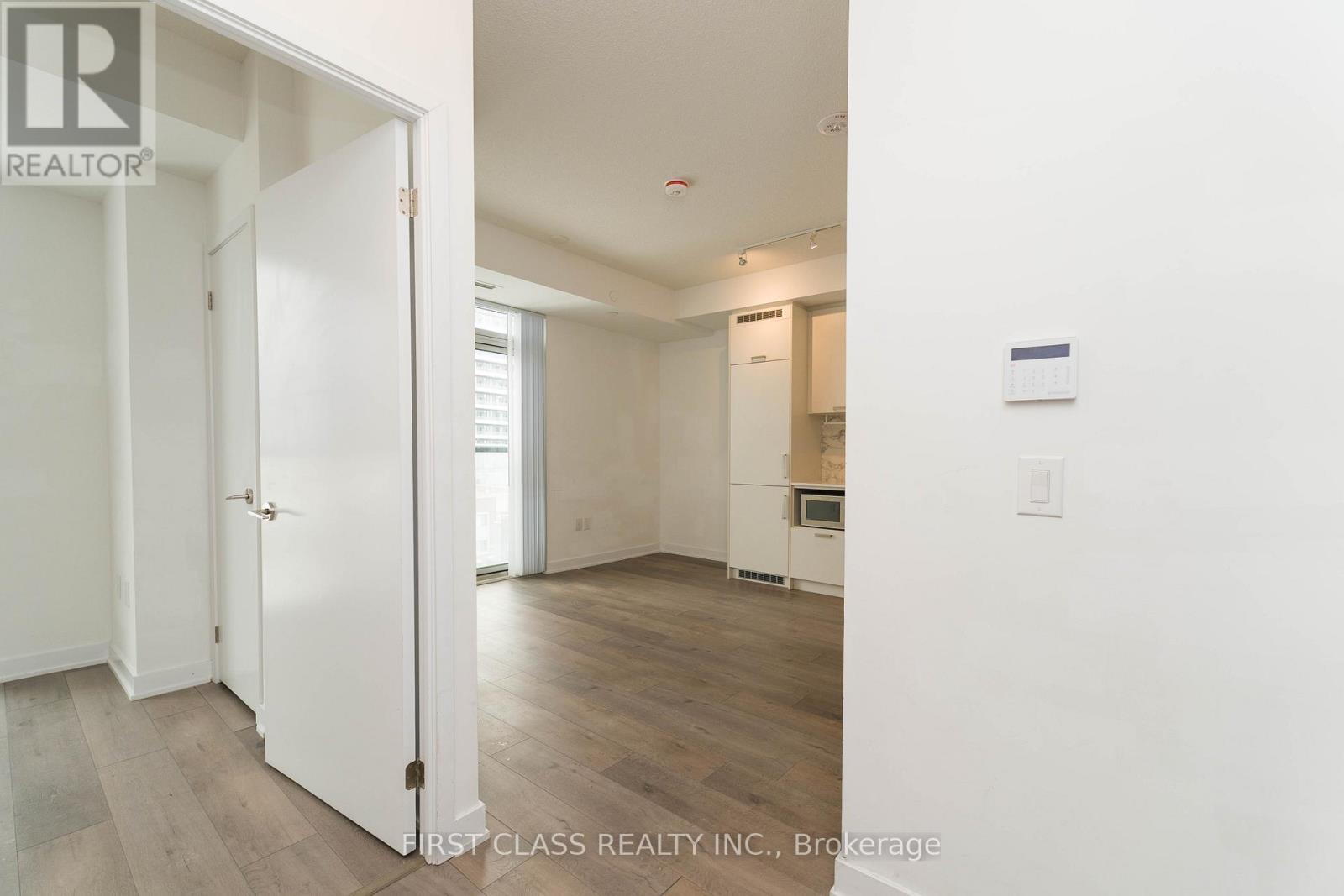 603 - 10 Honeycrisp Crescent, Vaughan, Ontario  L4K 0M7 - Photo 8 - N12658260