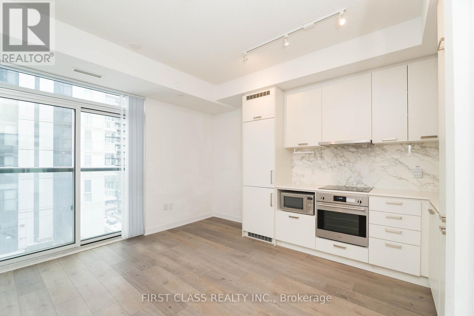 603 - 10 Honeycrisp Crescent, Vaughan, Ontario  L4K 0M7 - Photo 7 - N12658260