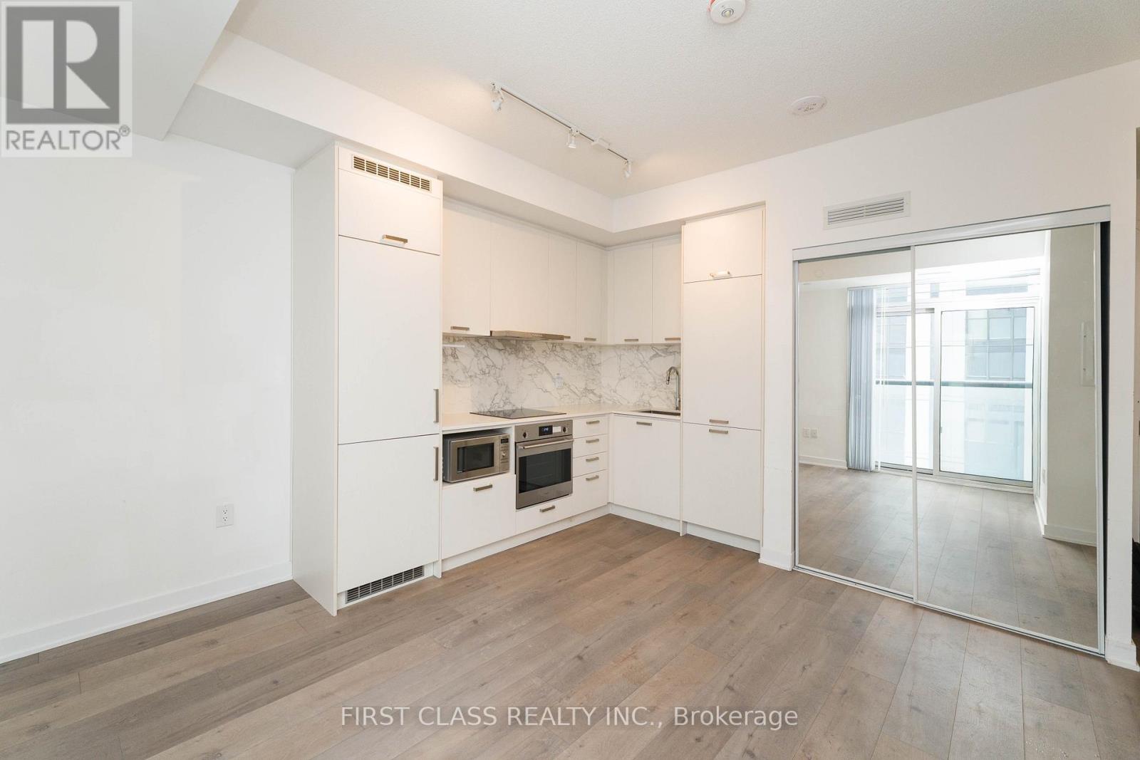 603 - 10 Honeycrisp Crescent, Vaughan, Ontario  L4K 0M7 - Photo 6 - N12658492