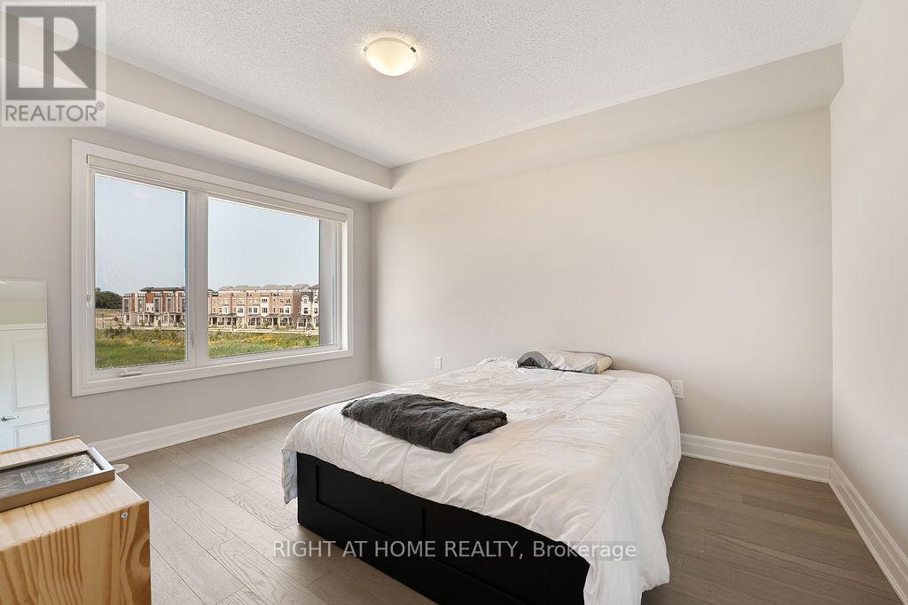 3033 John Mckay Boulevard, Oakville, Ontario  L6H 4K5 - Photo 10 - W12660064