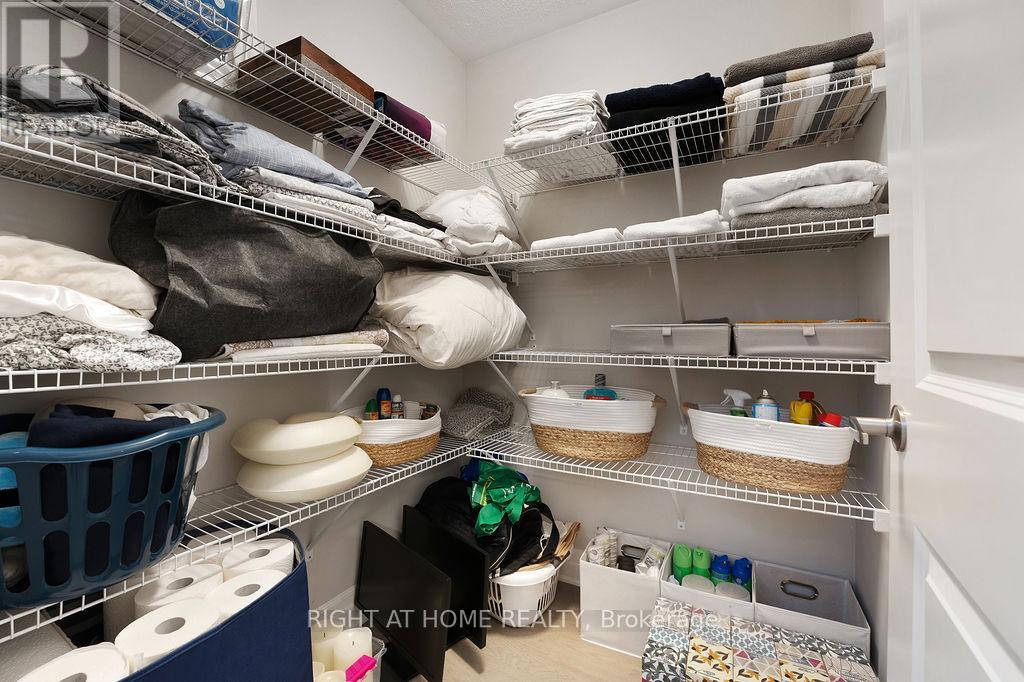 3033 John Mckay Boulevard, Oakville, Ontario  L6H 4K5 - Photo 16 - W12660064