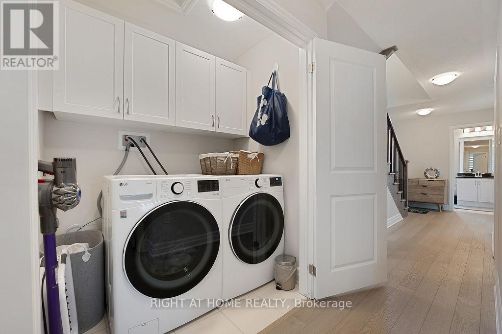 3033 John Mckay Boulevard, Oakville, Ontario  L6H 4K5 - Photo 17 - W12660064