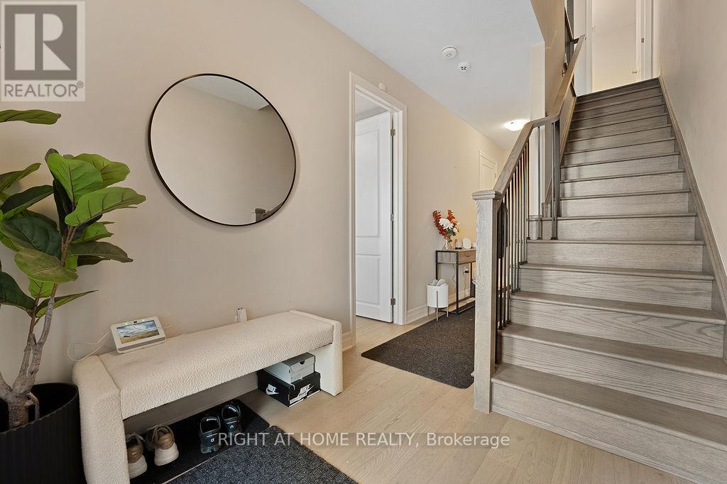 3033 John Mckay Boulevard, Oakville, Ontario  L6H 4K5 - Photo 2 - W12660064