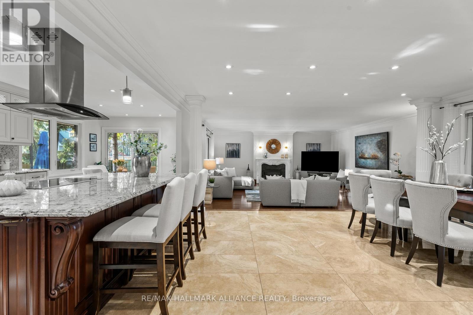 130 TAVISTOCK SQUARE, Oakville, Ontario