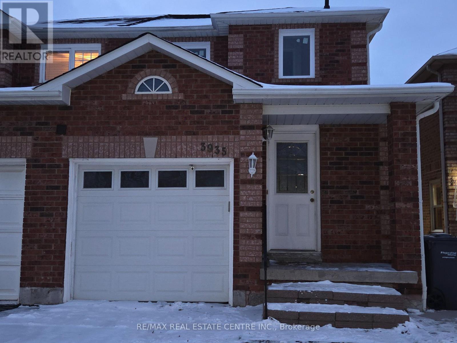 Upper - 3935 Stoneham Way, Mississauga, Ontario  L5N 6Y6 - Photo 3 - W12653916