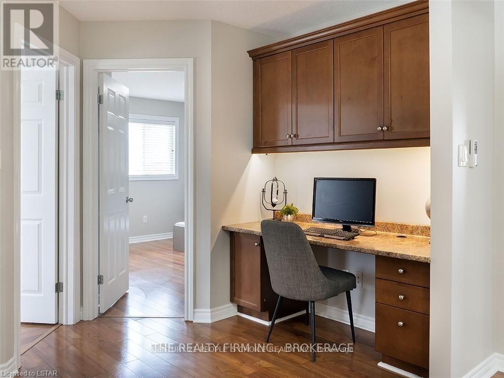 689 North Leaksdale Circle W, London South, Ontario  N6M 1M1 - Photo 10 - X12660076