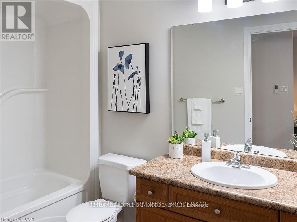 689 North Leaksdale Circle W, London South, Ontario  N6M 1M1 - Photo 16 - X12660076