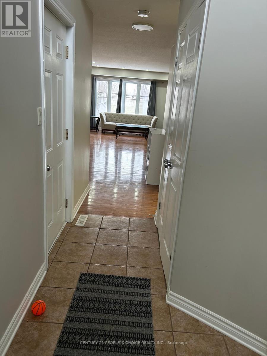 689 North Leaksdale Circle W, London South, Ontario  N6M 1M1 - Photo 7 - X12660076