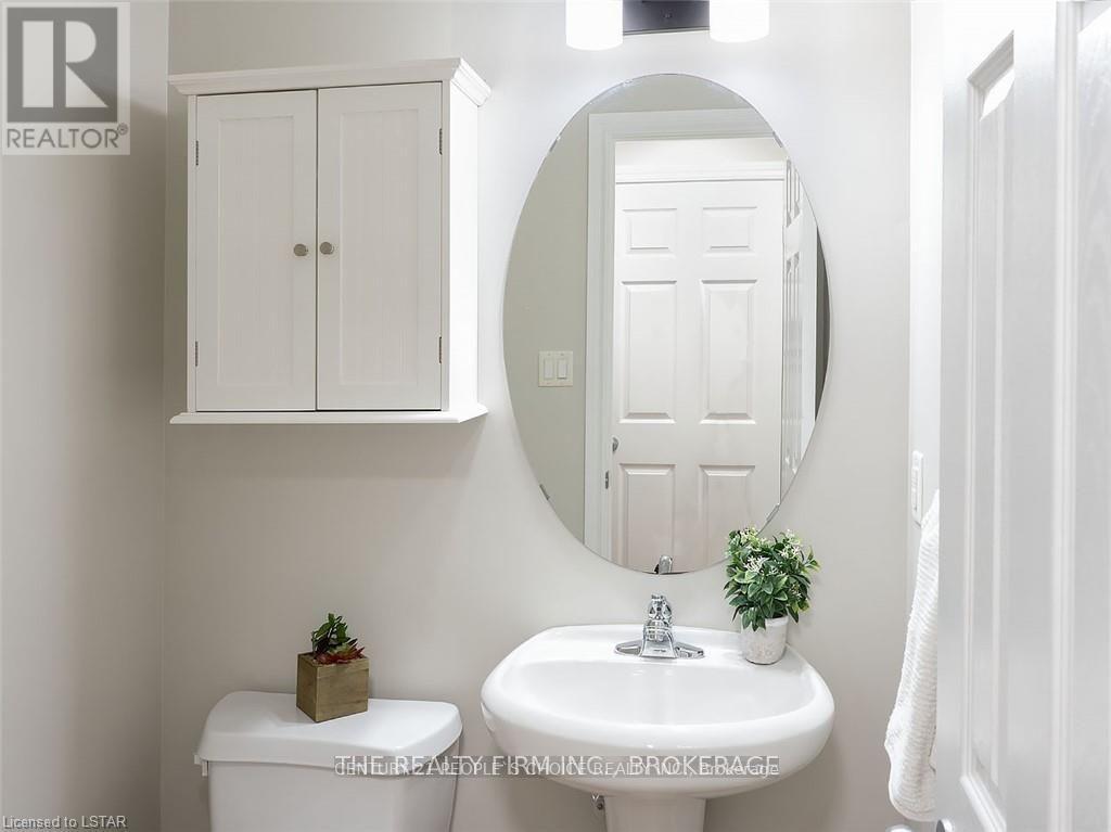 689 North Leaksdale Circle W, London South, Ontario  N6M 1M1 - Photo 8 - X12660076