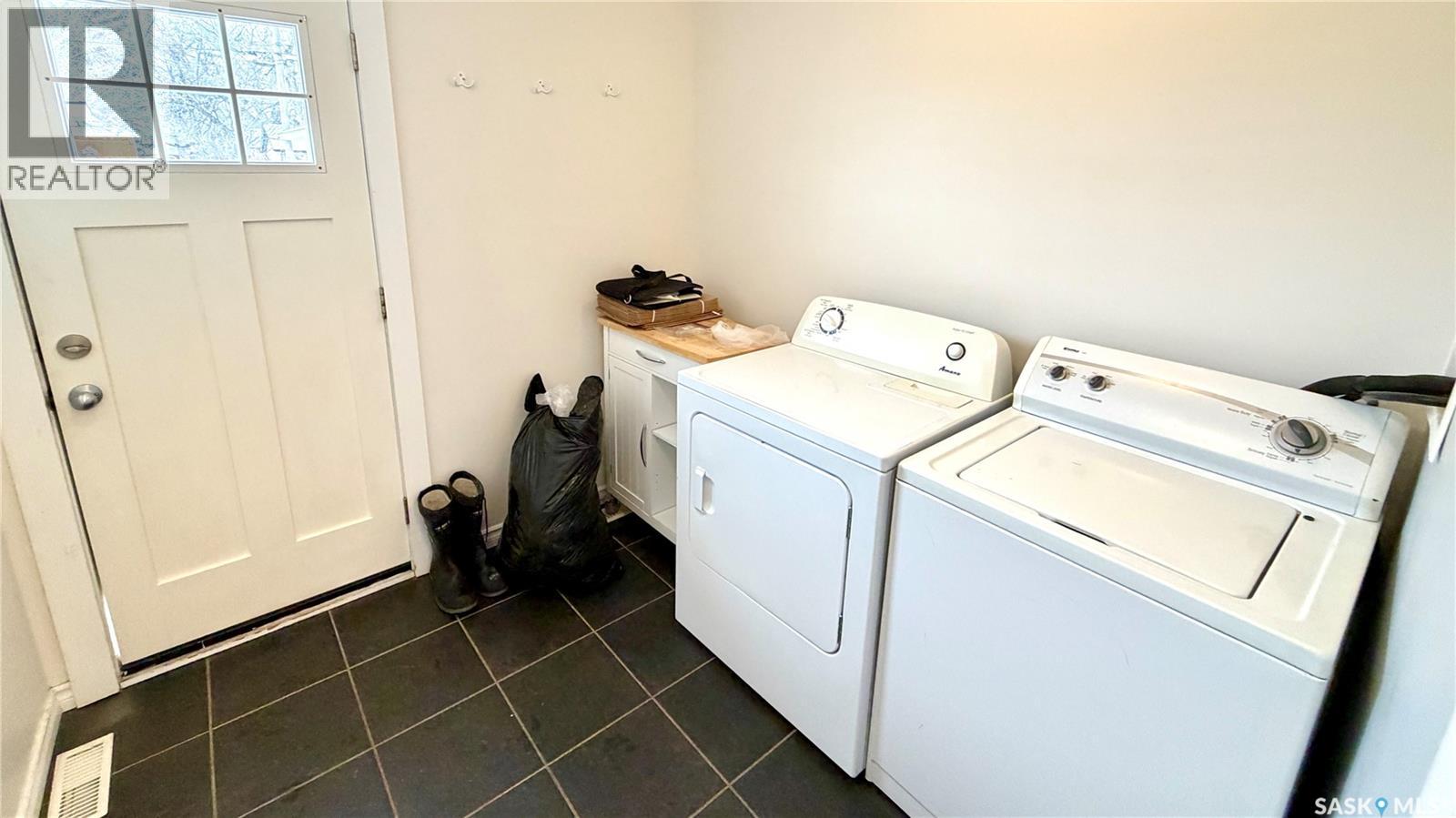 227 Douglass Street, Outlook, Saskatchewan  S0L 2N0 - Photo 18 - SK026067