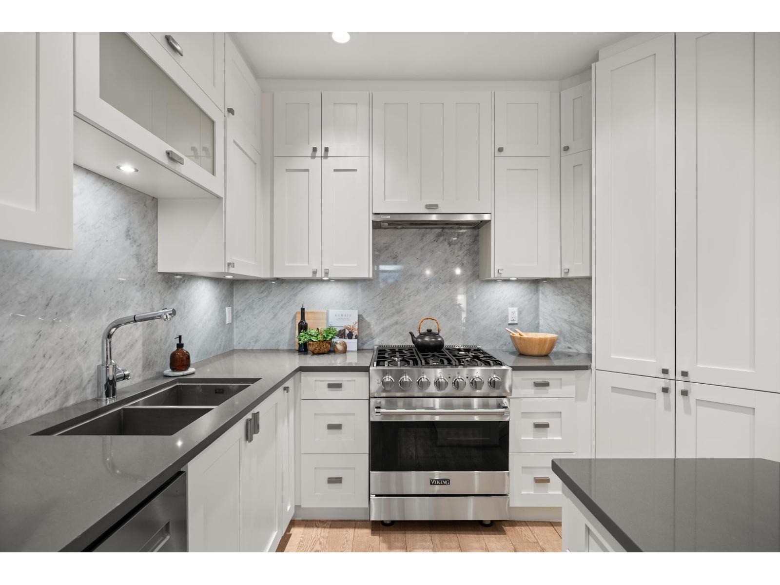 413 14855 Thrift Avenue, White Rock, British Columbia  V4B 2J6 - Photo 11 - R3063100