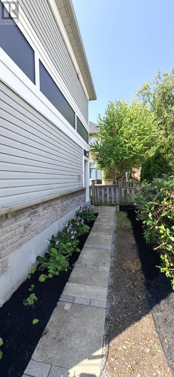 Coach - 1 Pingel Road, Markham, Ontario  L6B 1B7 - Photo 3 - N12660160