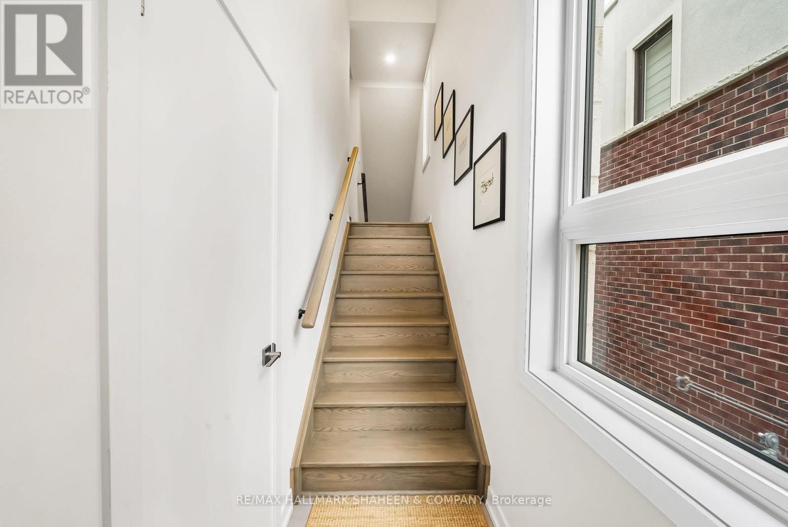 1330 Kaniv Street, Oakville, Ontario  L6M 5R3 - Photo 4 - W12660134