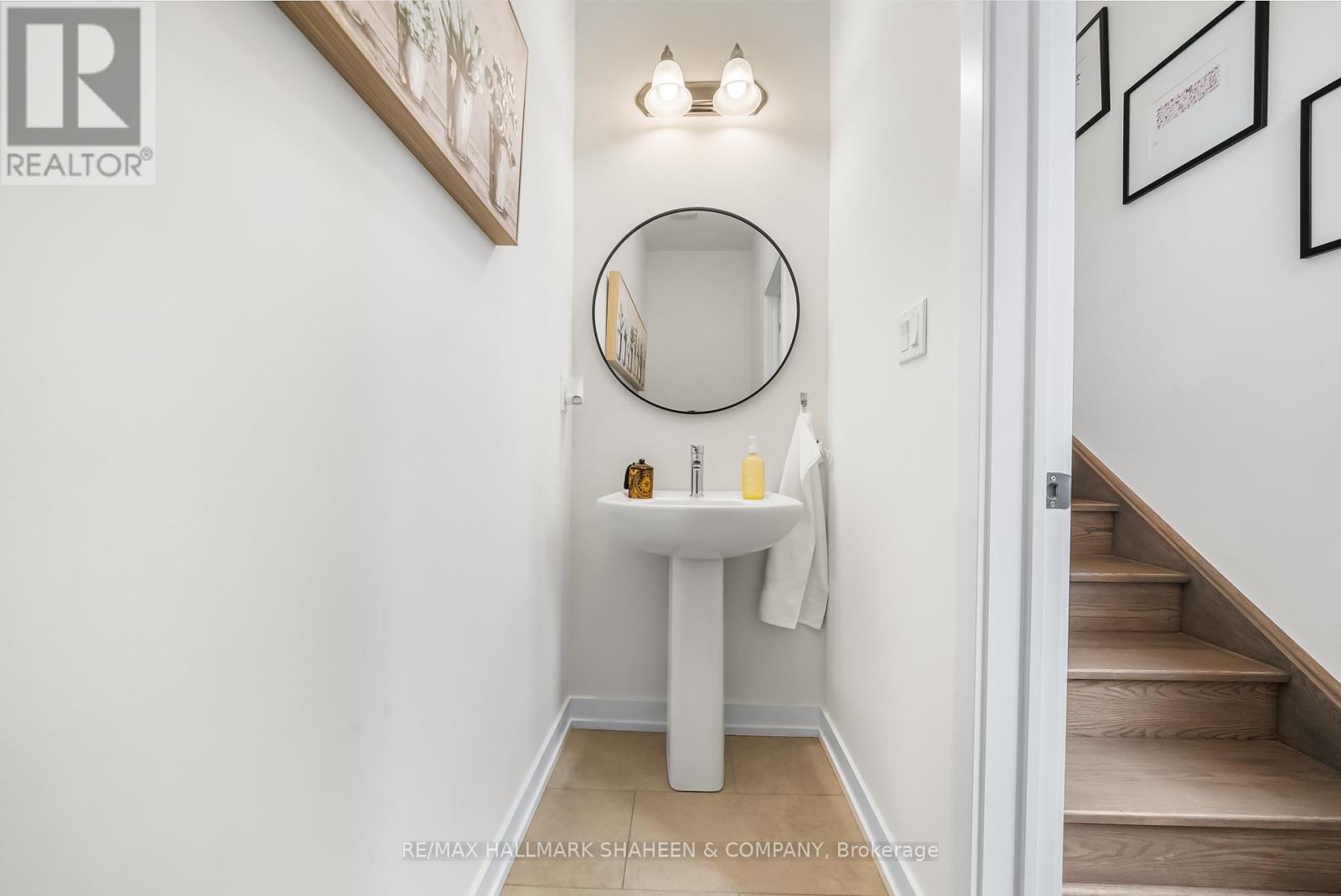 1330 Kaniv Street, Oakville, Ontario  L6M 5R3 - Photo 5 - W12660134