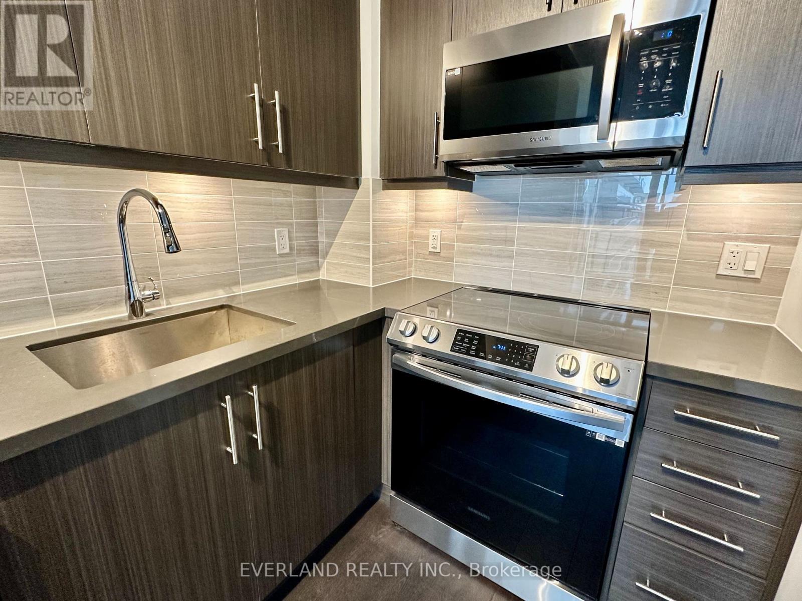 1004 - 105 Oneida Crescent, Richmond Hill, Ontario  L4B 0B1 - Photo 5 - N12660184