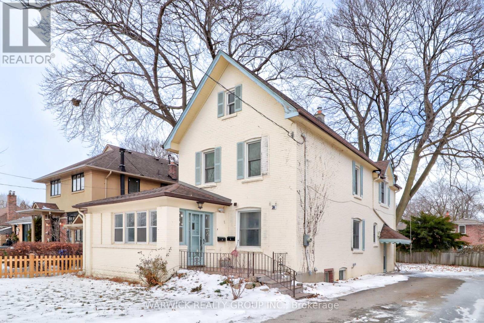 <div class="slider-price">$3,450 Monthly</div><p>74 Norseman Street, Toronto, Ontario</p>