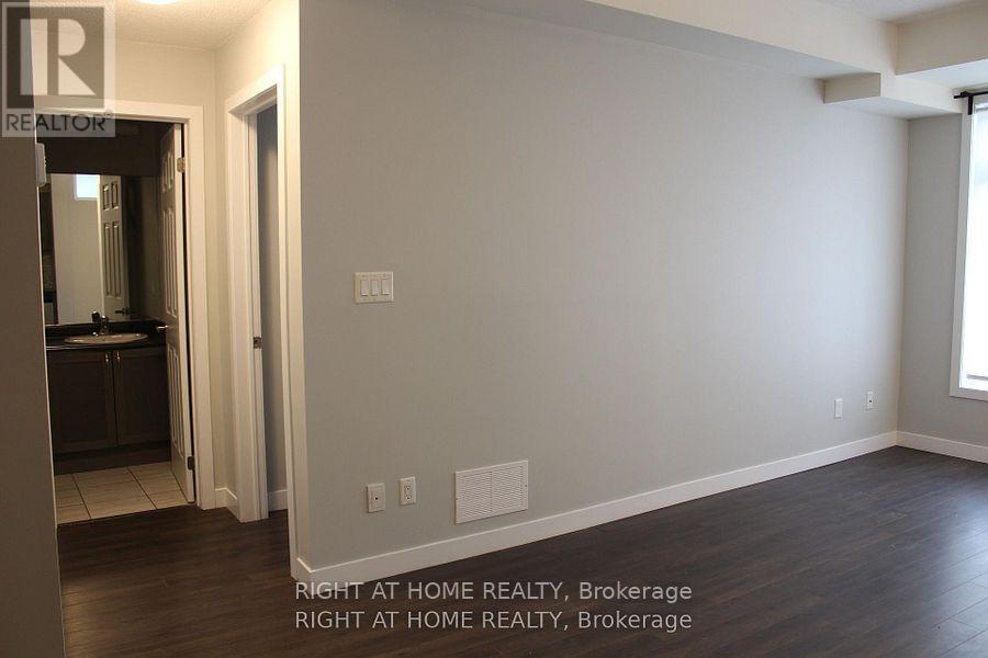 17 - 6 Bicknell Avenue, Toronto, Ontario M6M 4G3 - Photo 3 - W12660178