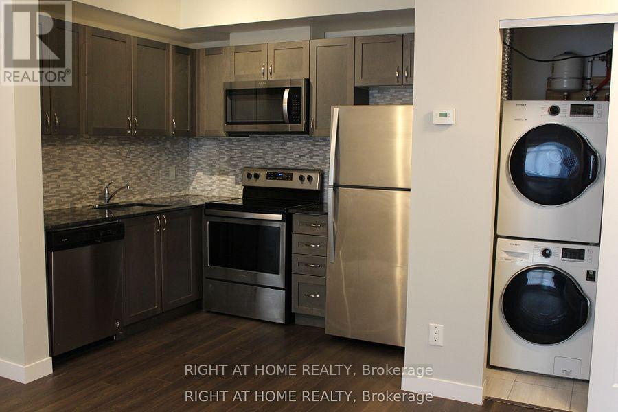 17 - 6 Bicknell Avenue, Toronto, Ontario M6M 4G3 - Photo 8 - W12660178