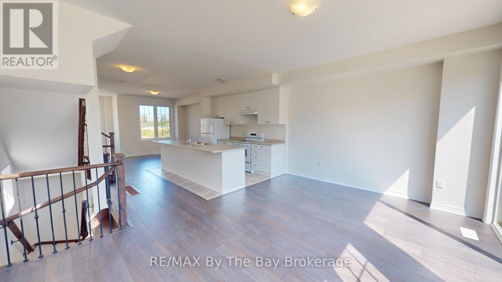 103 Surf Drive, Wasaga Beach, Ontario  L9Z 0G3 - Photo 4 - S12660246