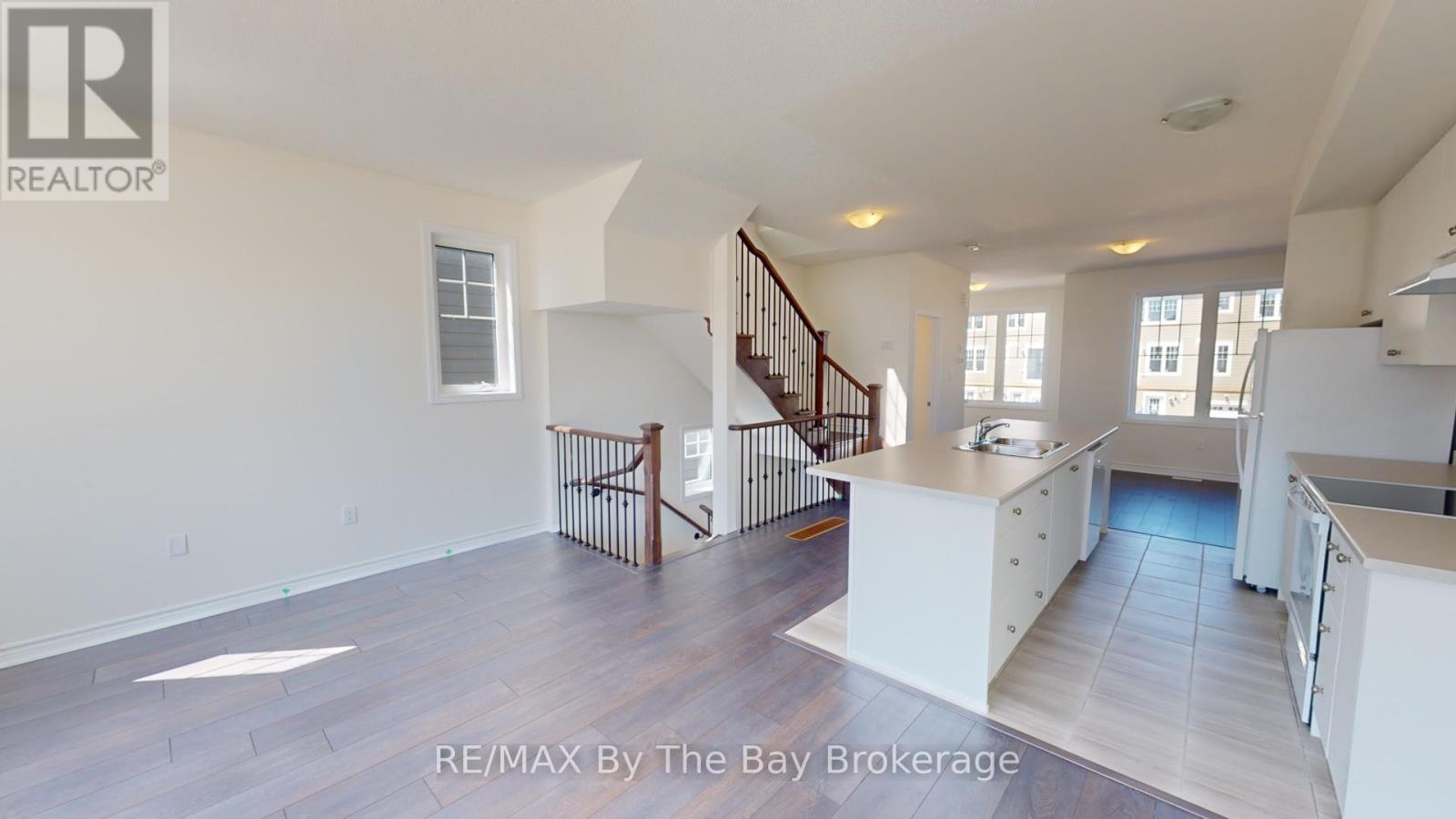 103 Surf Drive, Wasaga Beach, Ontario  L9Z 0G3 - Photo 5 - S12660246