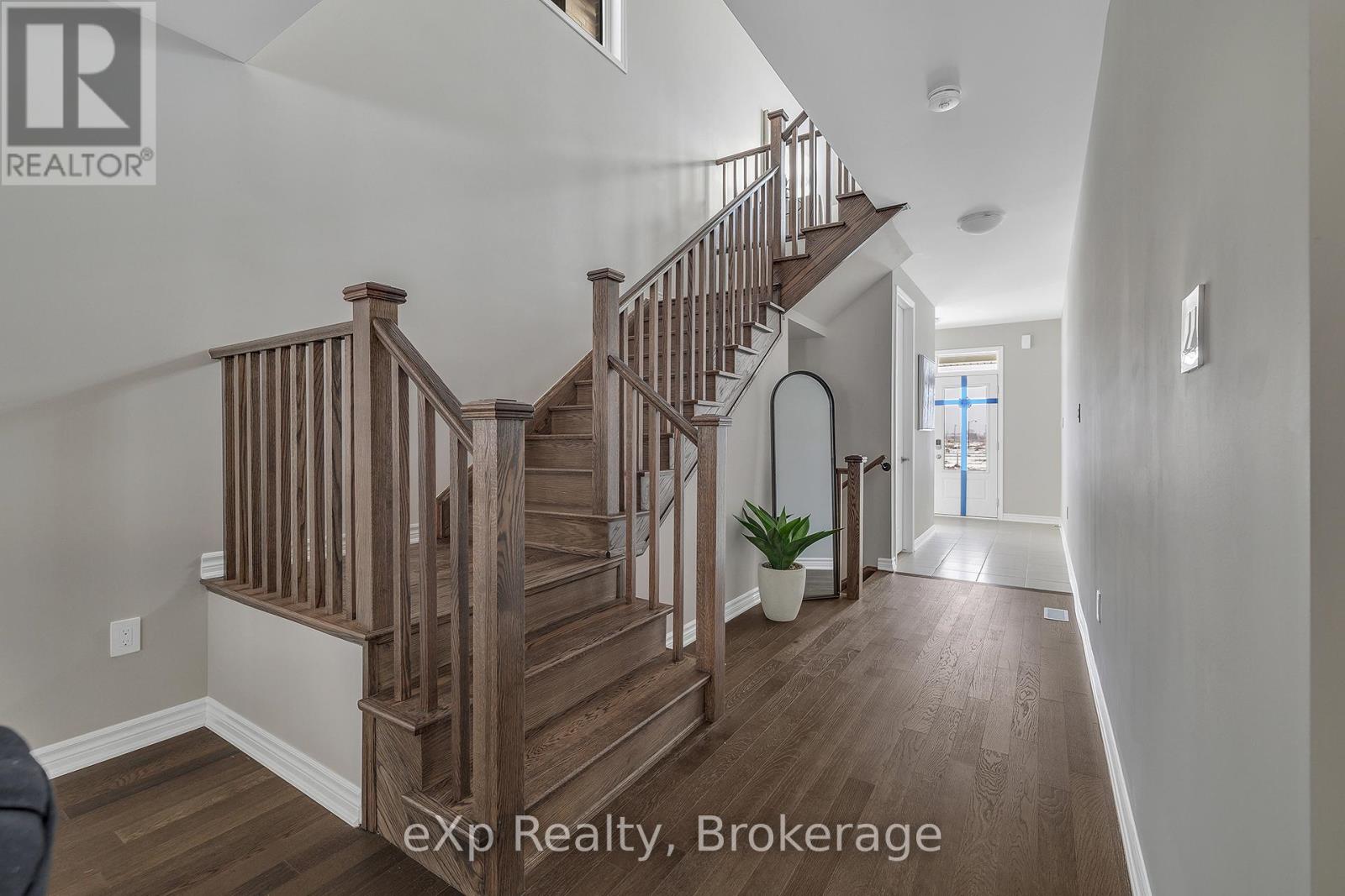 1361 Whitlock Avenue, Milton, Ontario L9T 7E9 - Photo 5 - W12660248