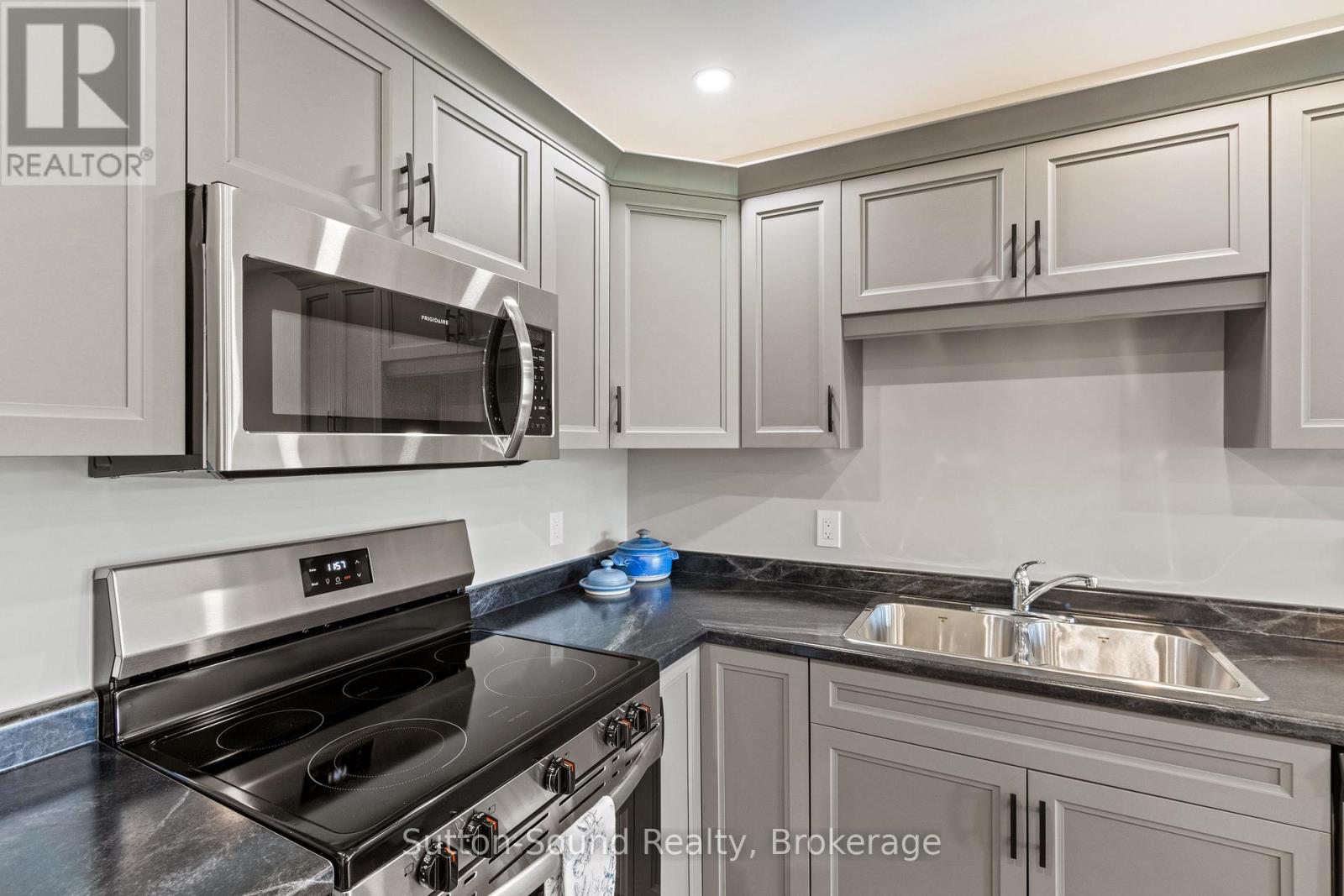 7 - 18 Maple Golf Crescent, Northern Bruce Peninsula, Ontario  N0H 2R0 - Photo 21 - X12660266