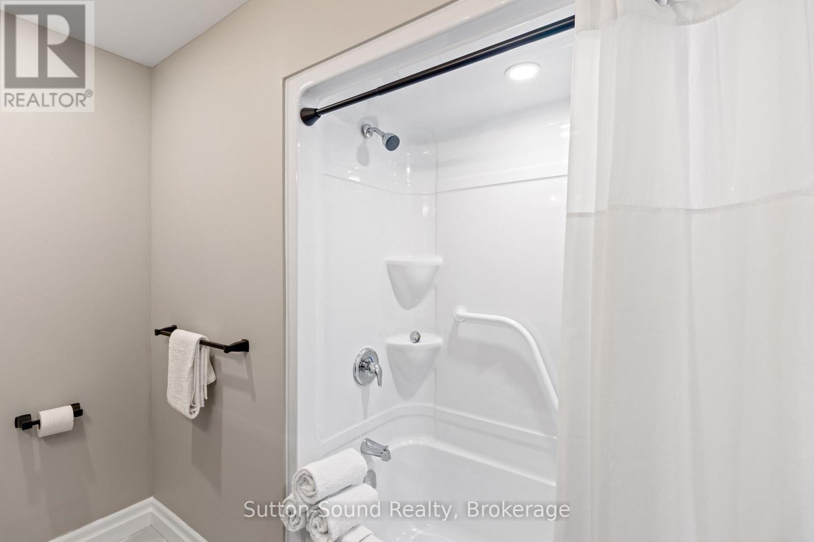 7 - 18 Maple Golf Crescent, Northern Bruce Peninsula, Ontario  N0H 2R0 - Photo 31 - X12660266