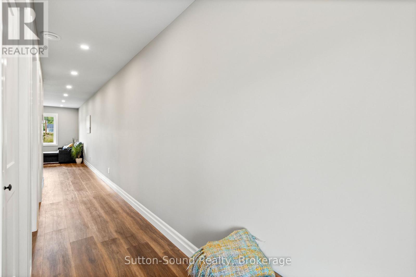 9 - 18 Maple Golf Crescent, Northern Bruce Peninsula, Ontario  N0H 2R0 - Photo 8 - X12660268