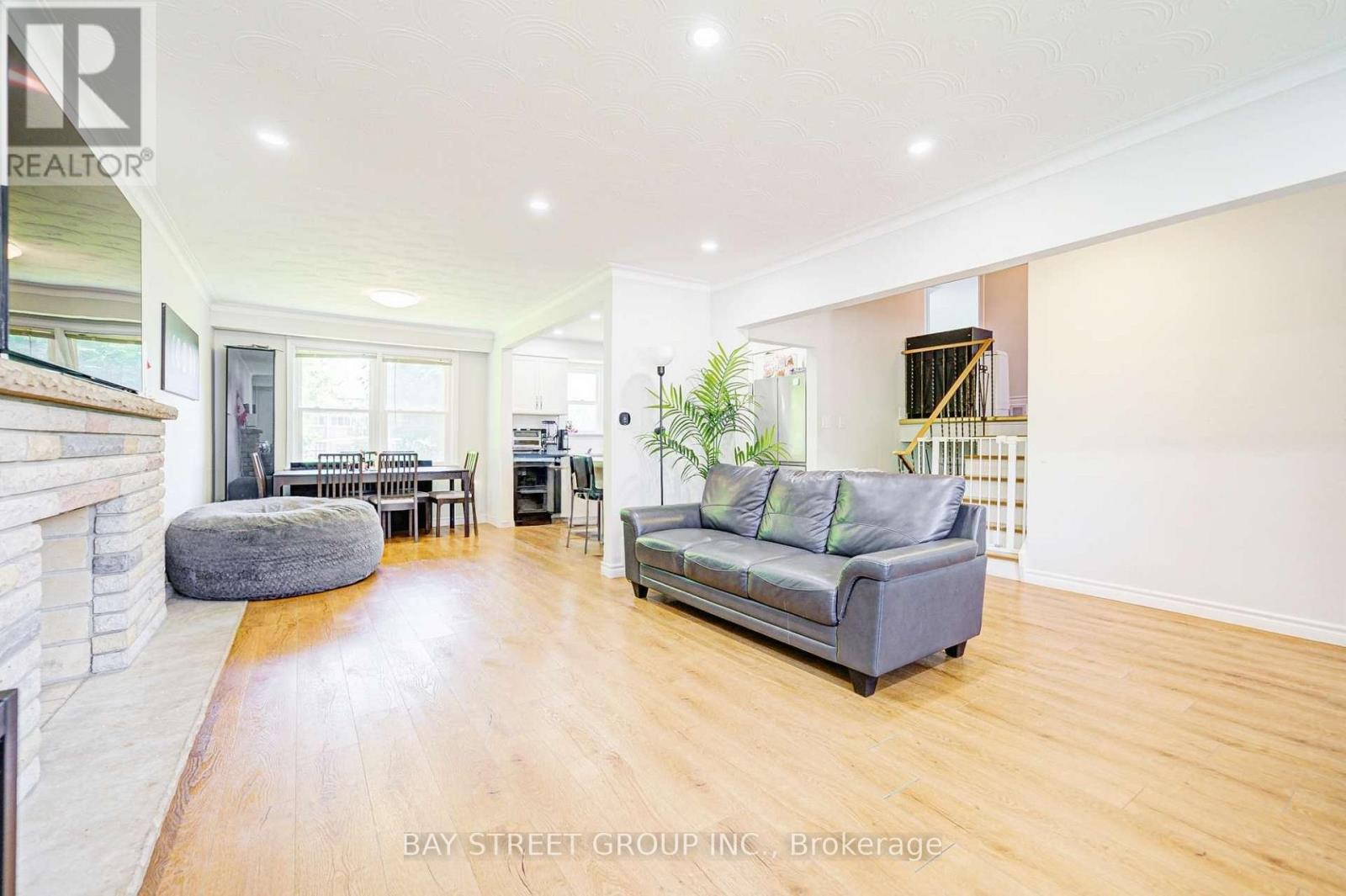 125 Connaught Avenue, Toronto, Ontario  M2M 1H1 - Photo 5 - C12241214