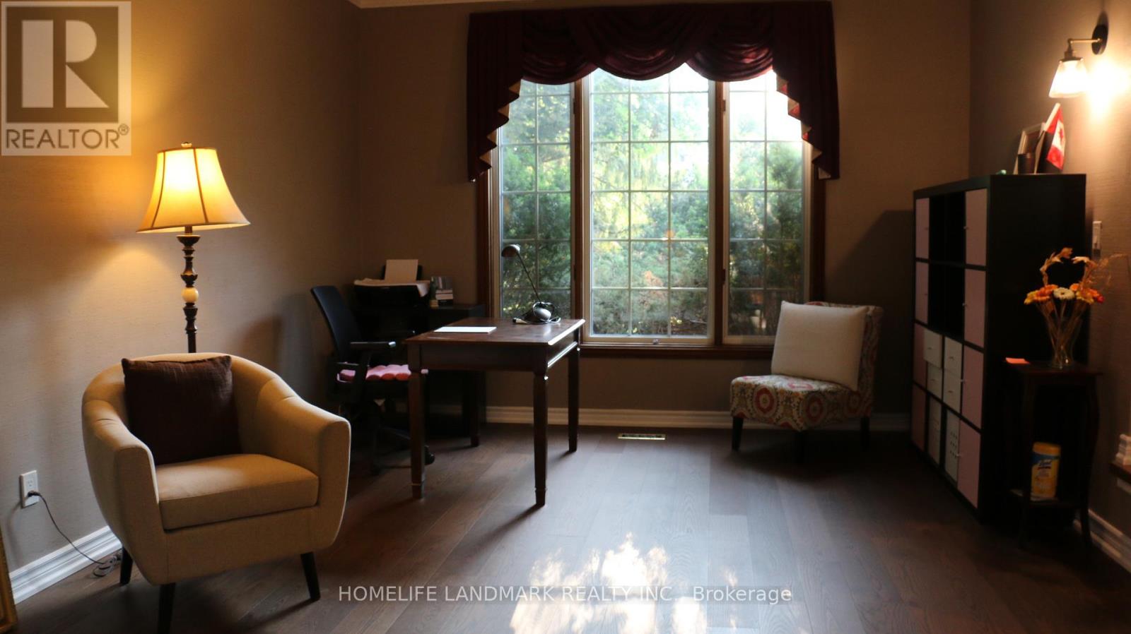 1564 Atrium Court, Mississauga, Ontario  L5H 2B8 - Photo 3 - W12501228