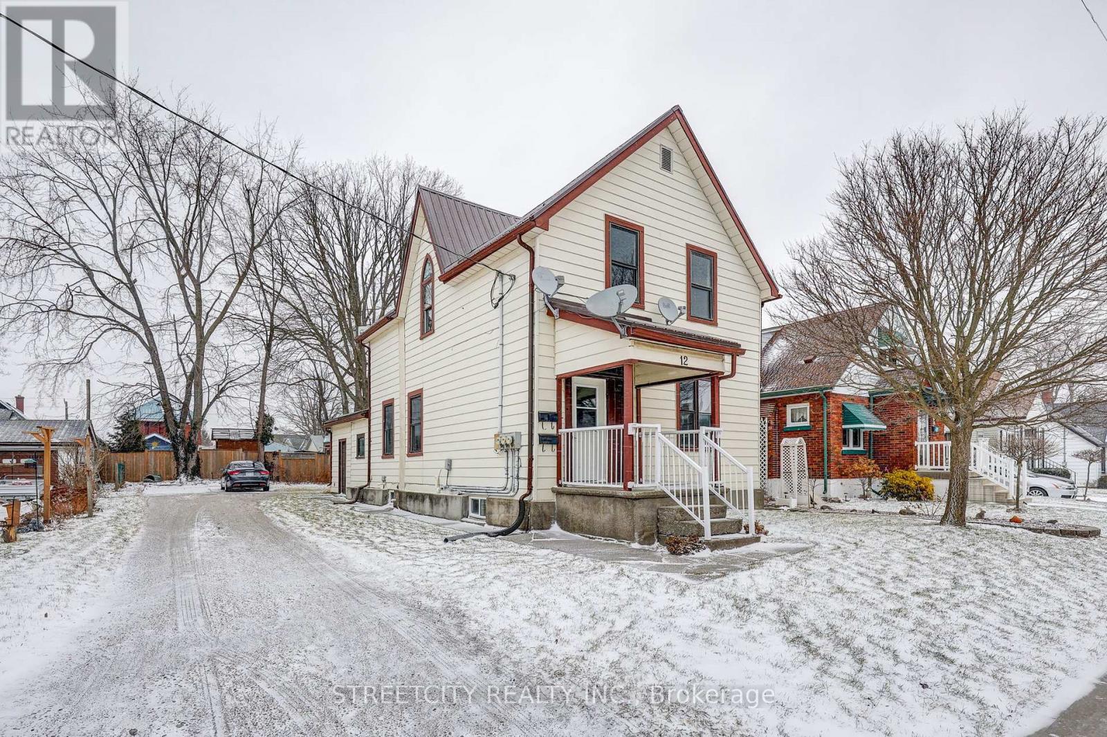 12 Weldon Avenue, St. Thomas, Ontario  N5P 1J6 - Photo 1 - X12660250