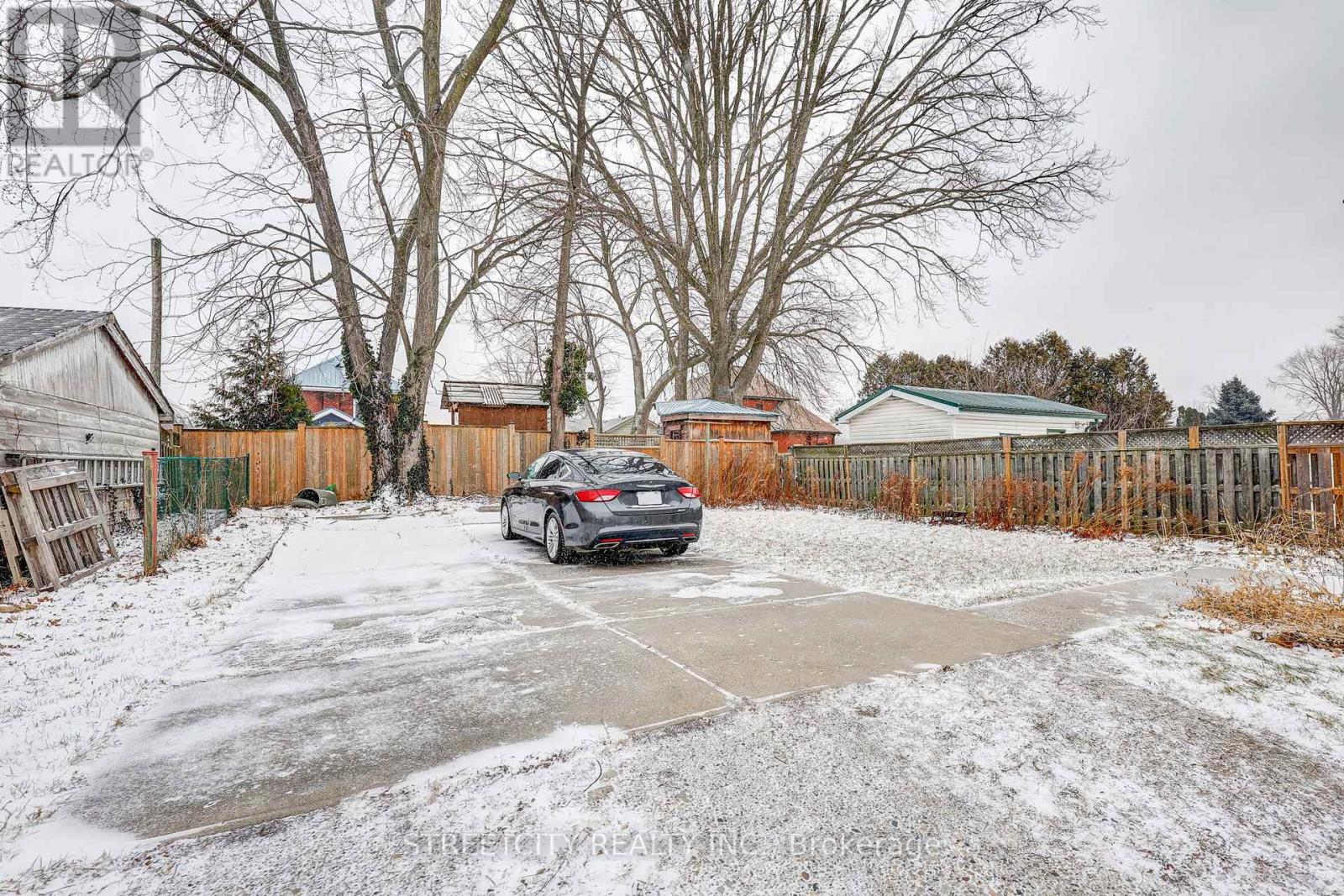 12 Weldon Avenue, St. Thomas, Ontario  N5P 1J6 - Photo 2 - X12660250