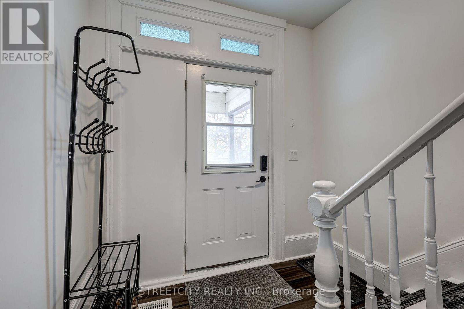 12 Weldon Avenue, St. Thomas, Ontario  N5P 1J6 - Photo 3 - X12660250