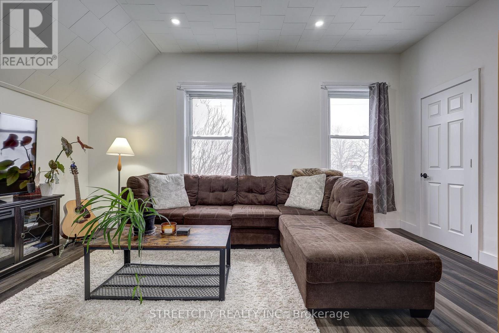 12 Weldon Avenue, St. Thomas, Ontario  N5P 1J6 - Photo 5 - X12660250