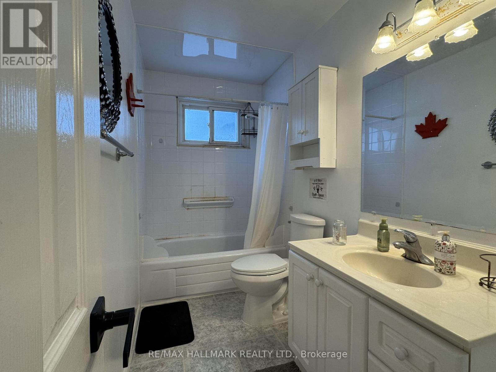 #main Floor - 6 Bailey Crescent, Aurora, Ontario  L4G 2B3 - Photo 20 - N12660186