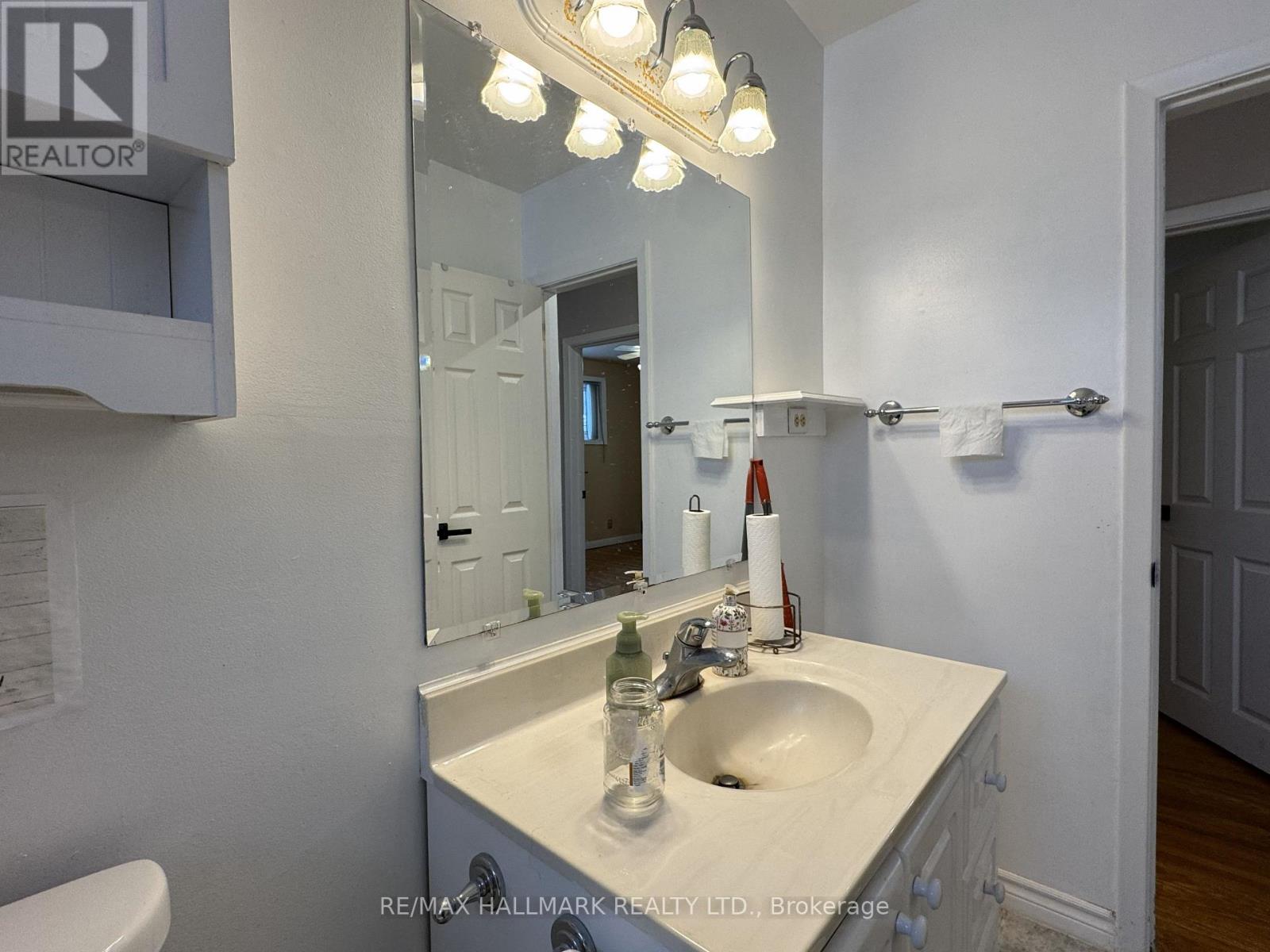 #main Floor - 6 Bailey Crescent, Aurora, Ontario  L4G 2B3 - Photo 21 - N12660186